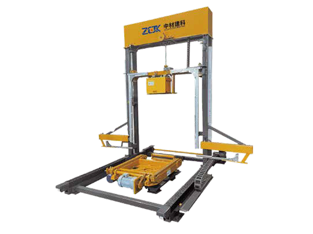 Machine de cerclage et de regroupement en plastique à spin inférieur automatique